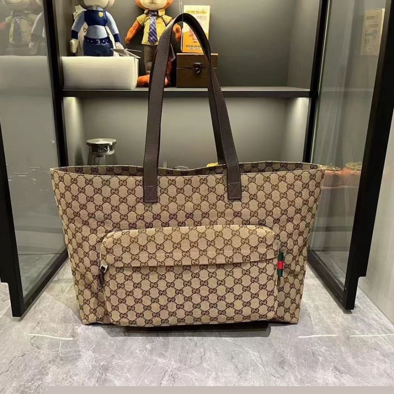 G*u*i shopping bags